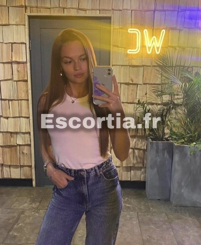 Karina escort Albertville