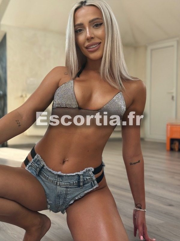AliceSexy05 photo 5