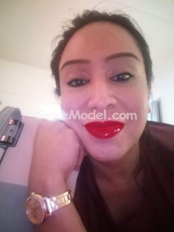 Daphne Hot photo 4