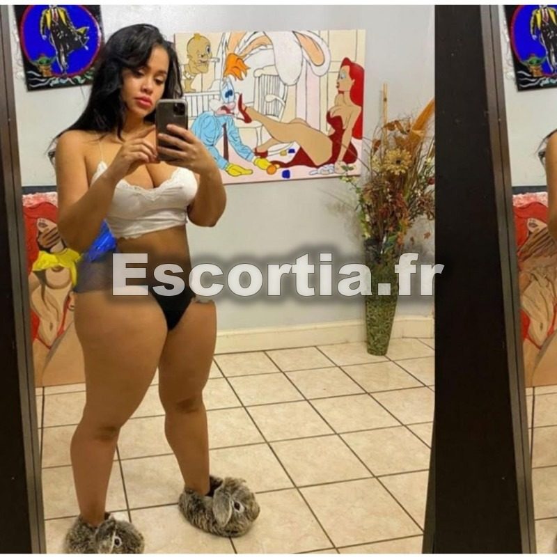 Kim escort Le Bourget