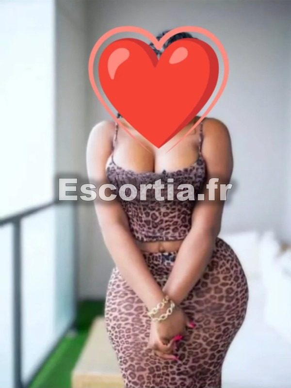 HELENA escort Calais