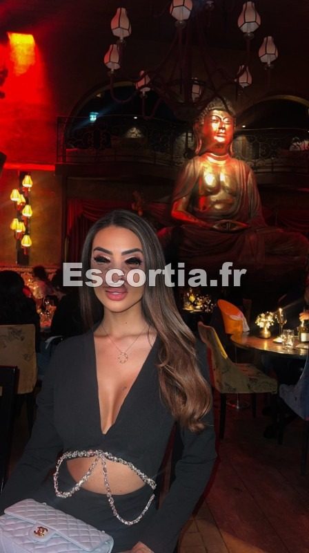 Anitta - trop feminine escort Paris