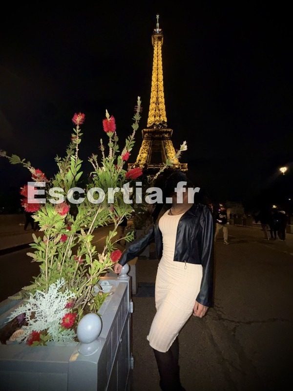 Camilla Cerise photo 2