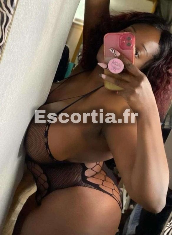 Tina de passage escort Beauvais