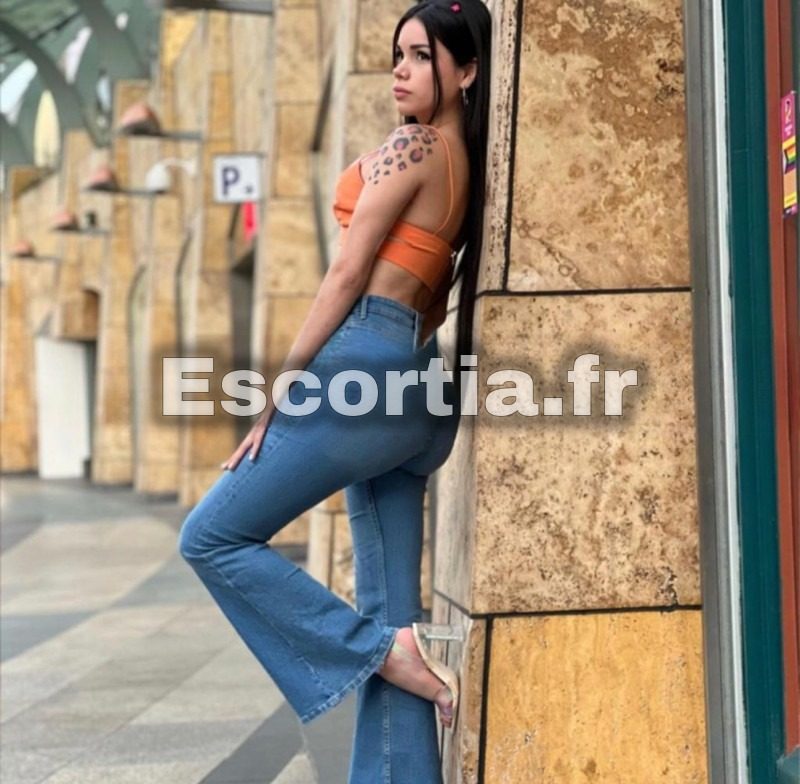 CAMELIA TRANSEXUAL escort Aix-les-bains