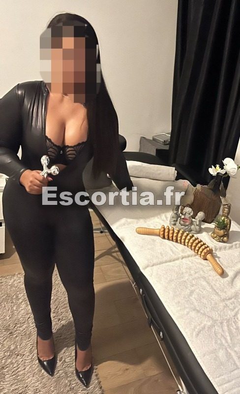 MASSAGE KAMYLE escort Sartrouville