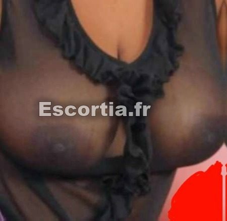 Maude escort Paris