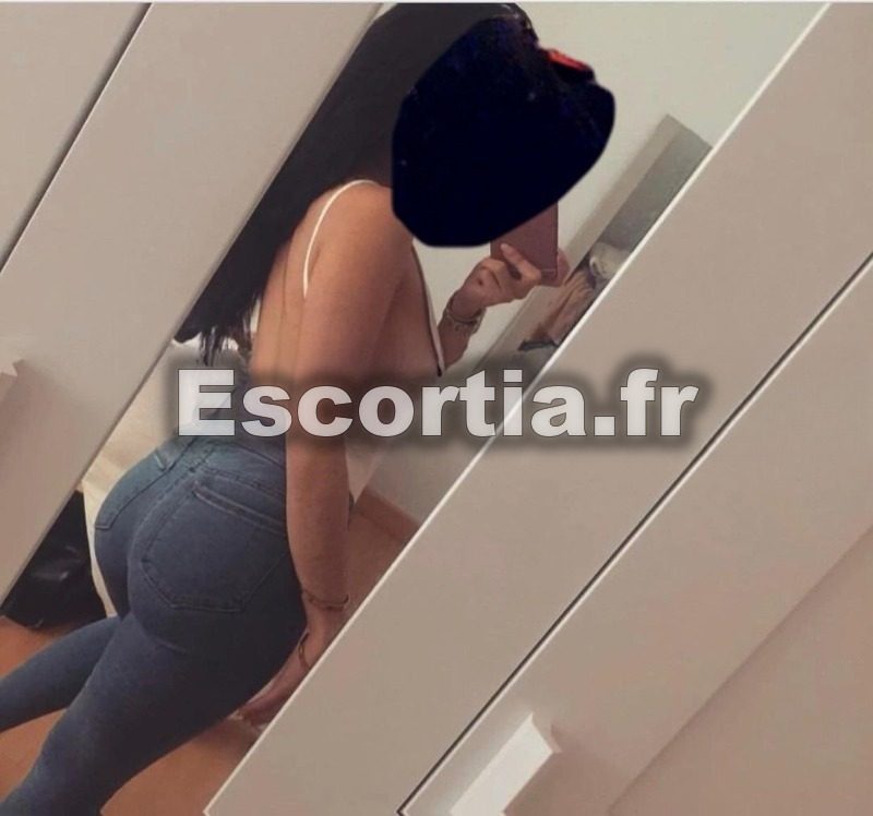 Sarah escort Évry