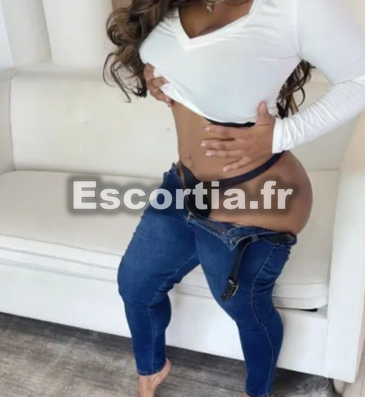 SEDUCTRICE  EBENE escort Auray