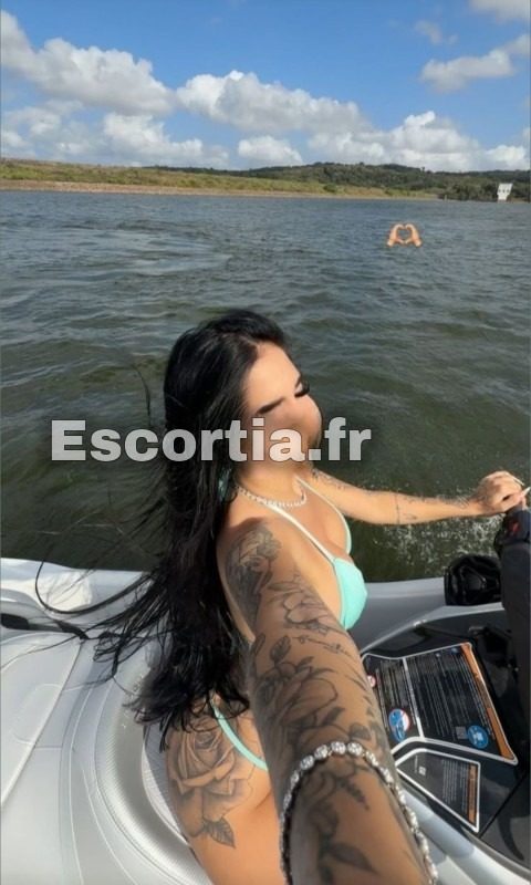 Larissa photo 4