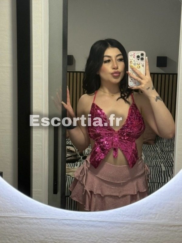 Petite Samira escort Auch
