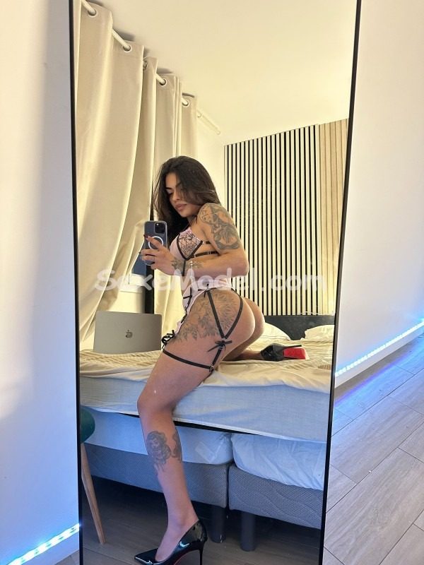 Alice Fontenelle escort Paris