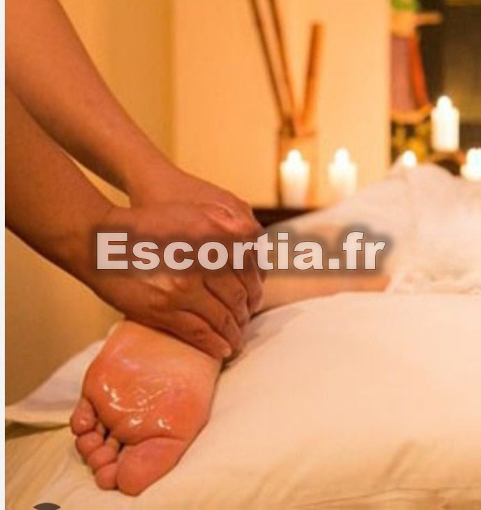 Masseuseemely photo 4