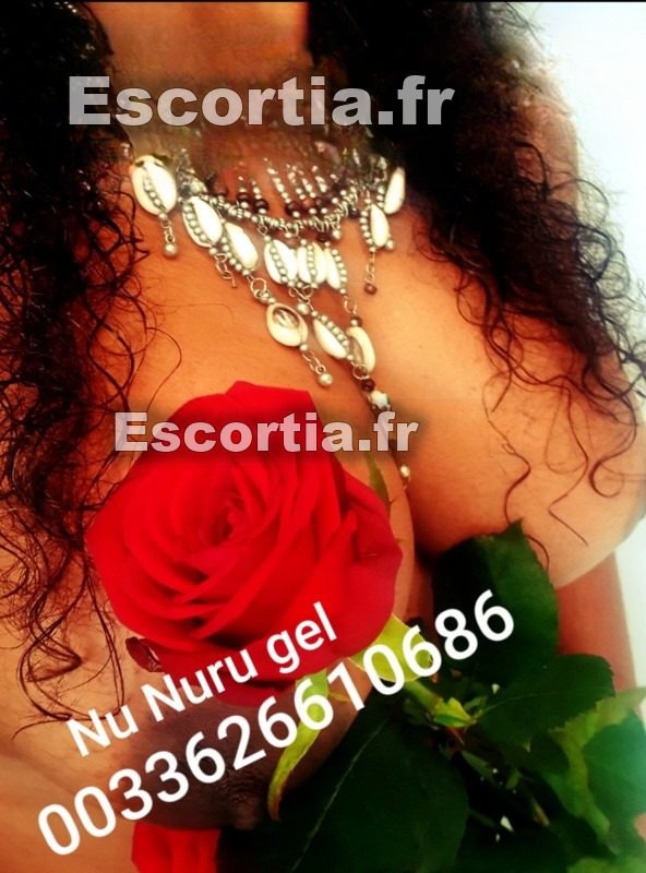 Gode Ceinture et Nuru Gel escort Vannes