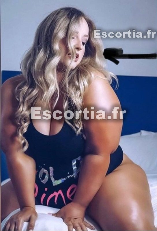 Eloise BBW photo 4