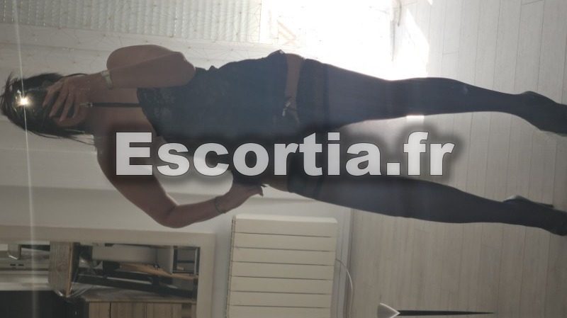 Amina pulpeuse escort Saint-Michel-sur-Orge