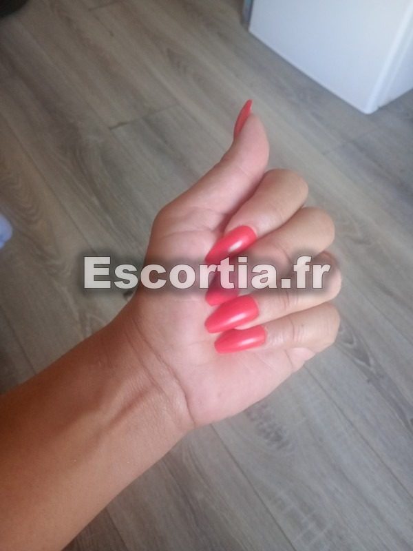 Blonde transex soumisse 20 cm photo 2