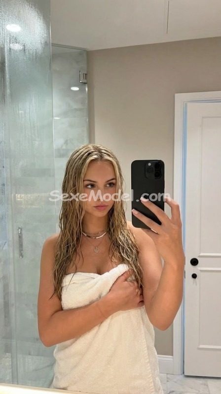Alice chienne escort Royan
