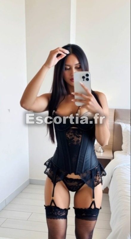 Nicol escort Pau