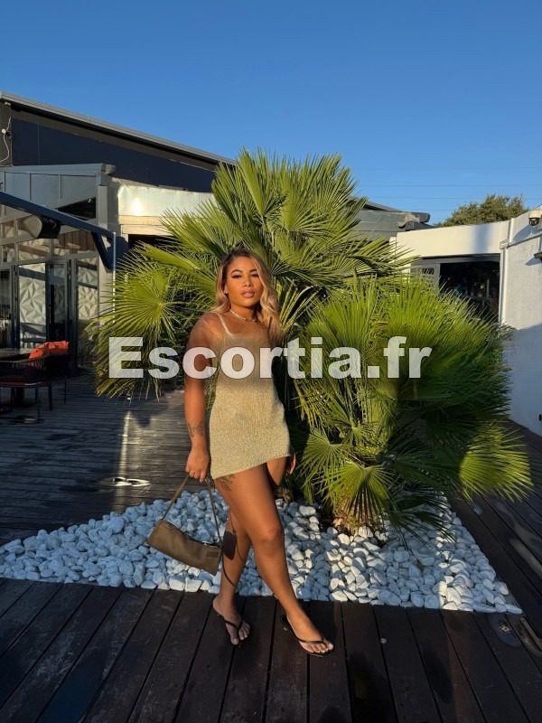 Lara GFE photo 4