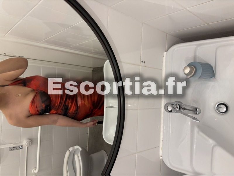 Raniaparisienne escort Avignon