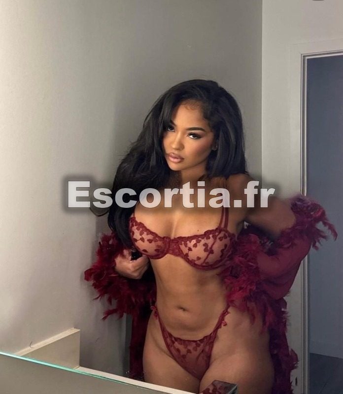 REBECA escort Issy-les-moulineaux