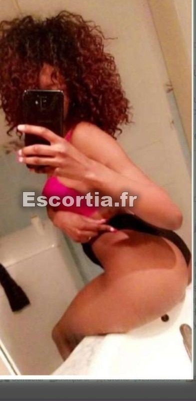 Nicol escort Cahors