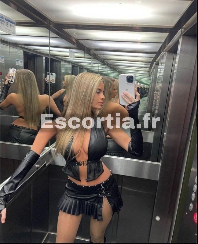 Alicia Fontaine escort Étampes