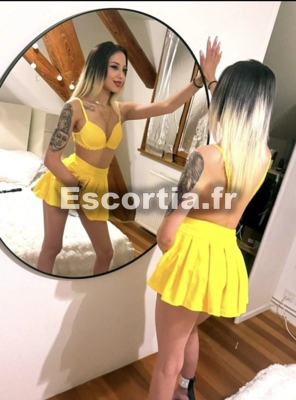 Karolina photo 3