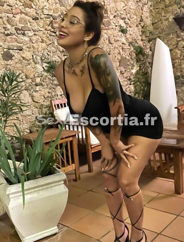 Lory domination escort Béziers