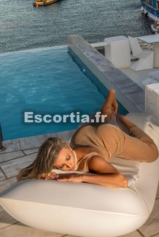 Jennyfer top 2025 escort Calvi