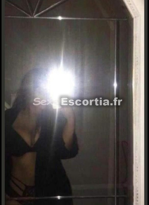 Melina-SEXY escort Clermont