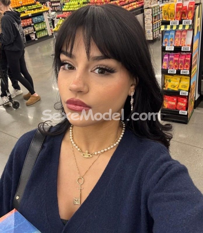 Petite myla photo 5