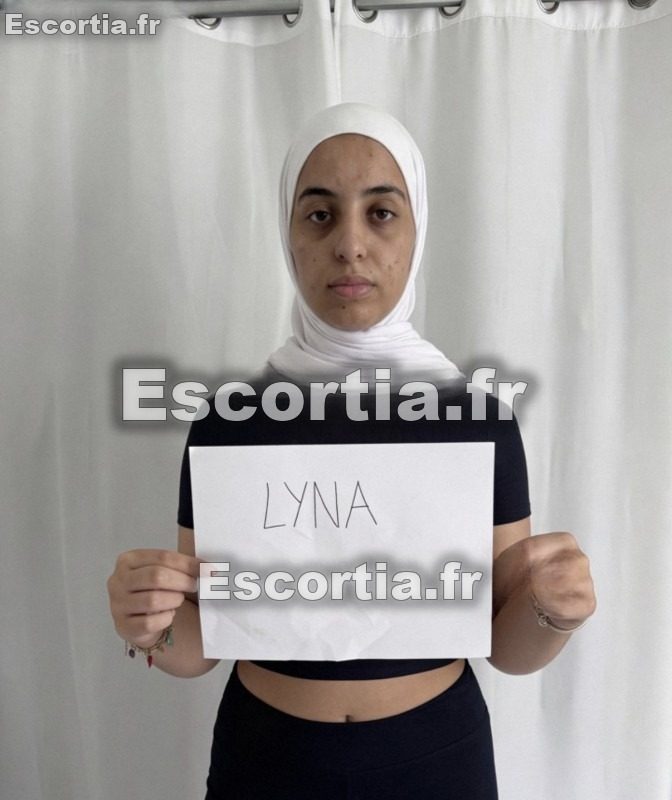 hyjab ly escort Paris