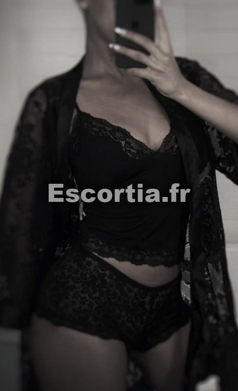 BEURETTE CHAUDE escort Brie-Comte-Robert