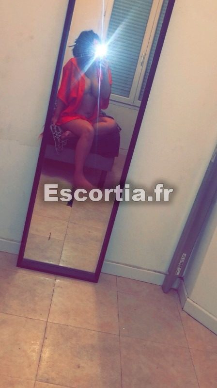 Asiia 77 escort Montévrain