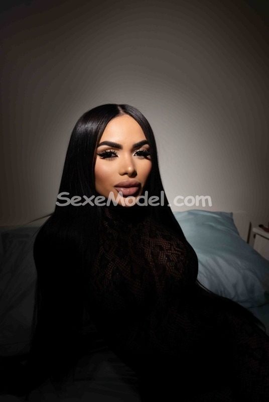 PARTY GIRL photo 2