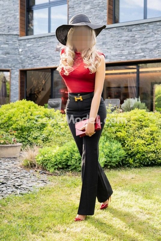 chloedeluxe photo 2