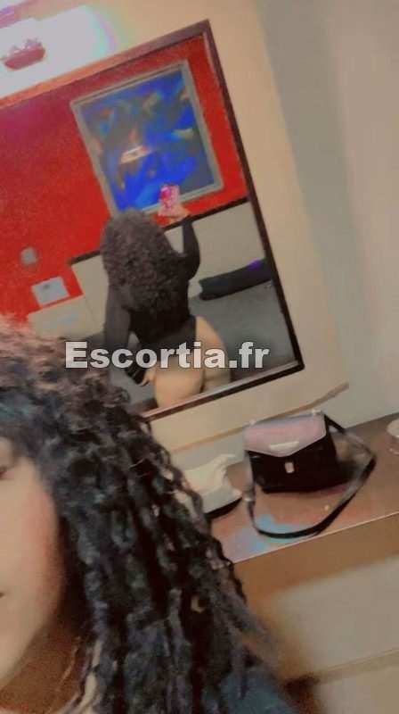 DOMINICANA DEPLACE escort Nîmes