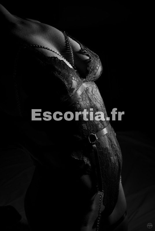 Victoriaglam escort Paris