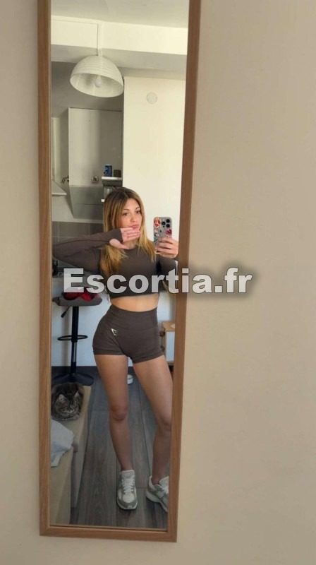Fanny show escort Montélimar