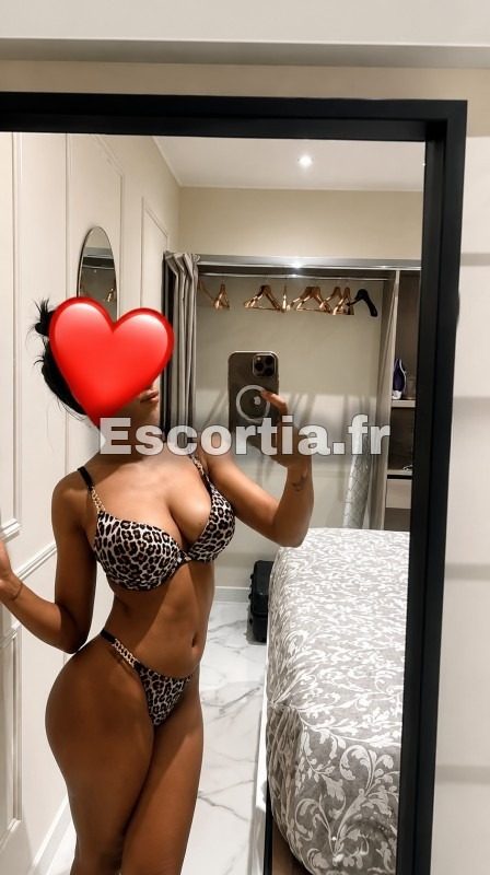 Nora MAROCAINE escort Bagnolet