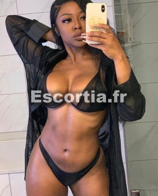 Yaela escort Grenoble