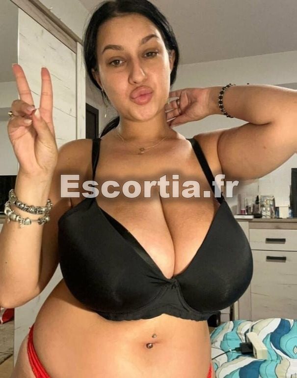 BRASILIENE CHAUD photo 2