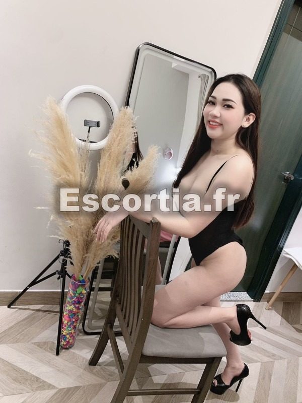 LouiseLin escort Trappes