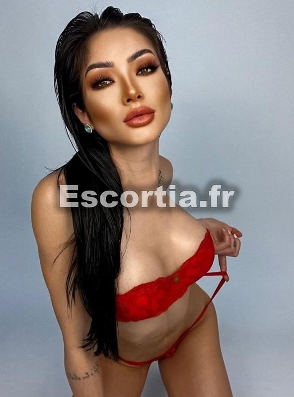 Emily sexy photo 5