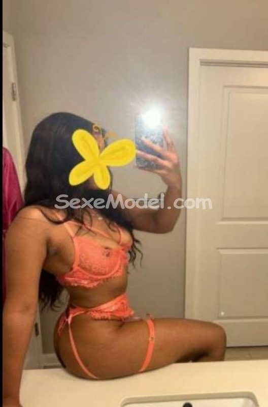 JuliaLadouce092 escort Nanterre