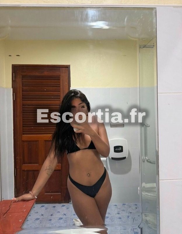 Dalila full ejaculation photo 2