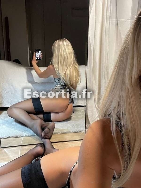 JULIE photo 5