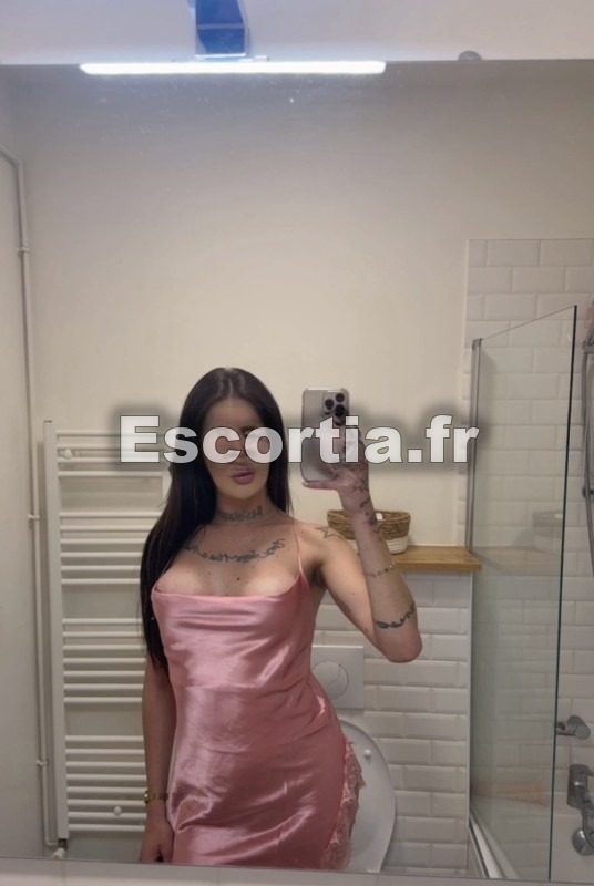 Talita transsexualle avec bite photo 2